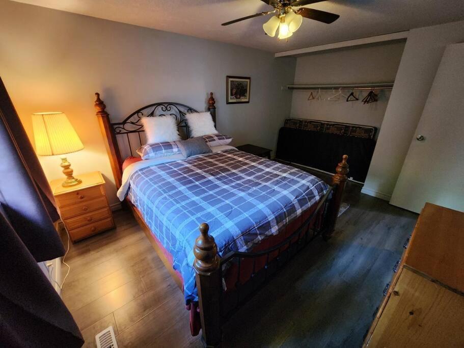Entire 3 Bedroom House In Elliot Lake Exterior photo