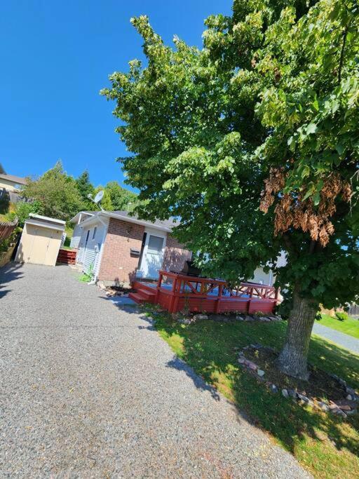 Entire 3 Bedroom House In Elliot Lake Exterior photo