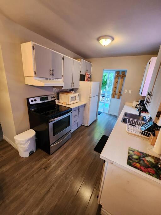 Entire 3 Bedroom House In Elliot Lake Exterior photo