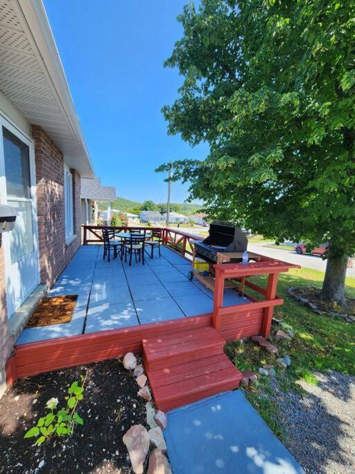 Entire 3 Bedroom House In Elliot Lake Exterior photo